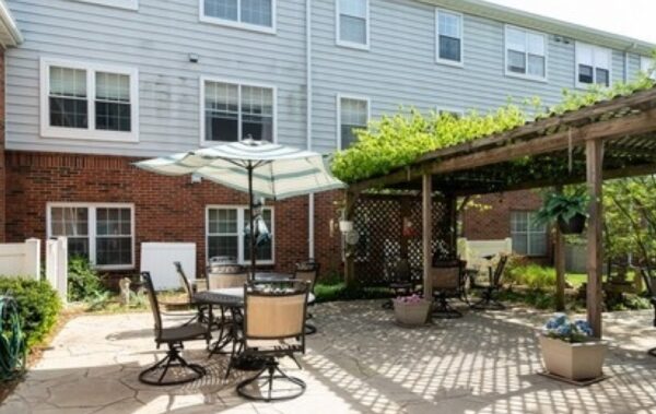 Courtyard at The Woodlands of Shaker Heights, Ohio senior living community