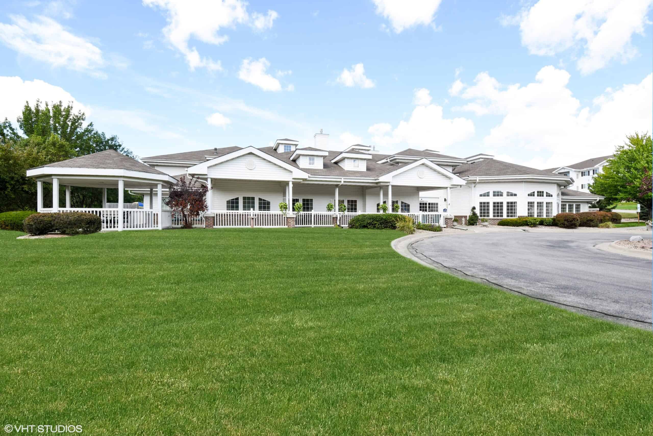 The Waterford at Roxbury Park - Senior living in Omaha, Nebraska