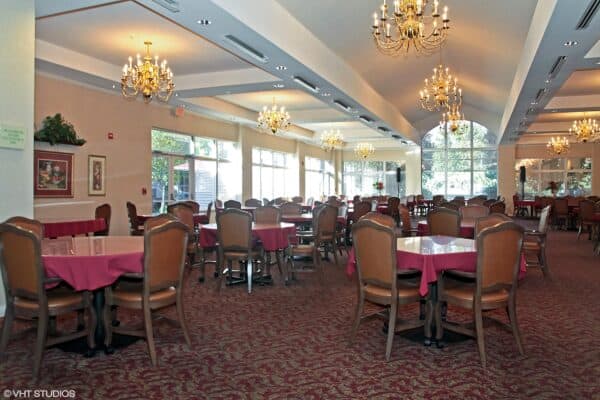 Dining room at The Waterford at Ironbridge, a senior living community located in Springfield, Missouri.