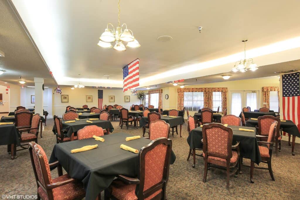 dining room at the waterford at carpenter\'s creek senior living community in pensacola, florida