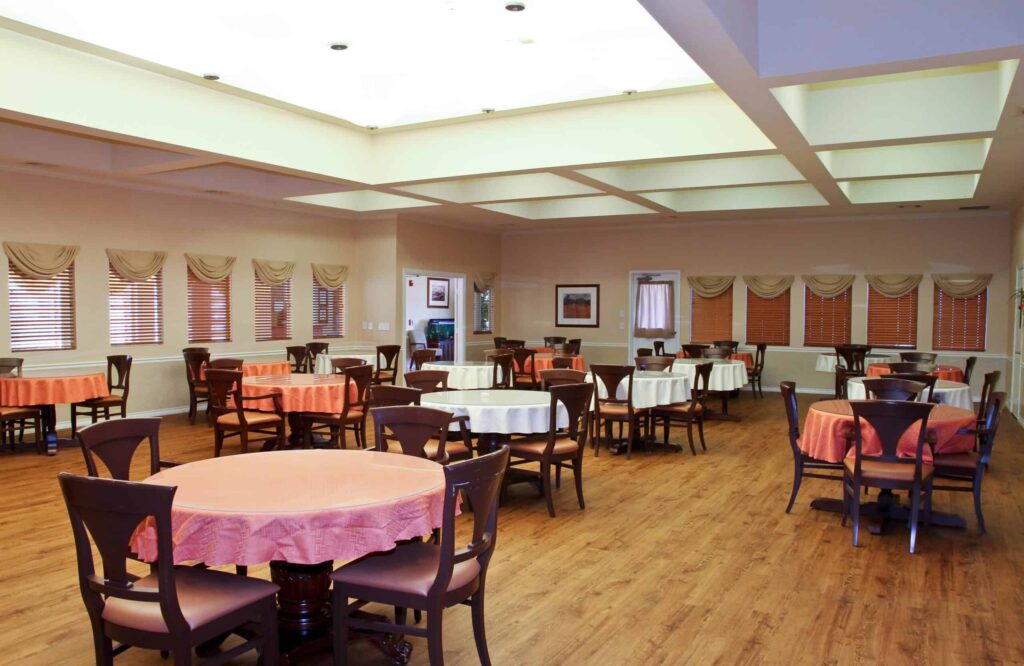 Dining room at the Courtyards at Lake Granbury, a senior living community in Granbury, Texas.