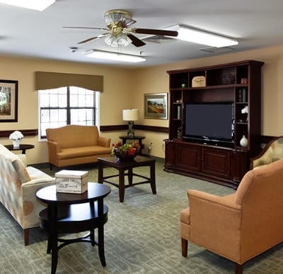A lounge area with comfortable seating and a big-screen TV in Anderson, South Carolina.
