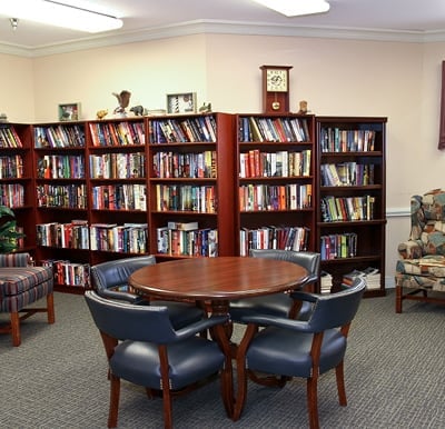 A well-stocked library with comfortable table seating and lounge chairs in North Richland Hills, Texas.