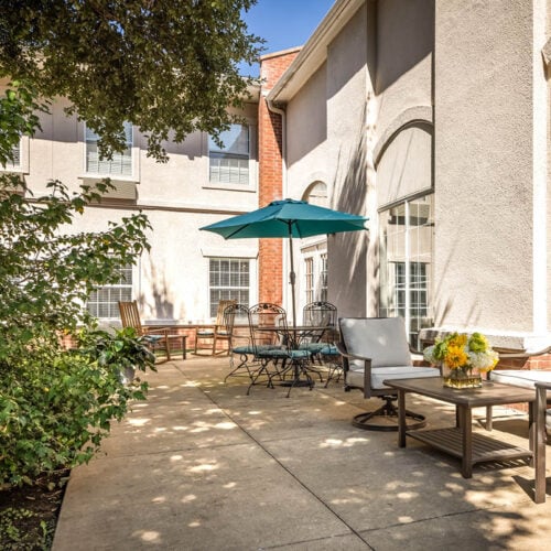 The Waterford at Plano courtyard