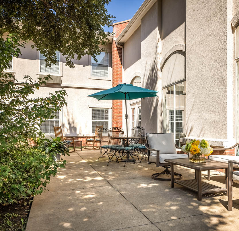The Waterford at Plano courtyard