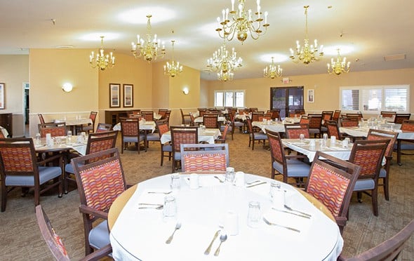 A large dining room with many tables and chandeliers in Cottonwood, Arizona.