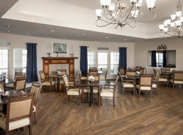 Senior living dining room with ample seating and decorative chandeliers in Baytown, Texas