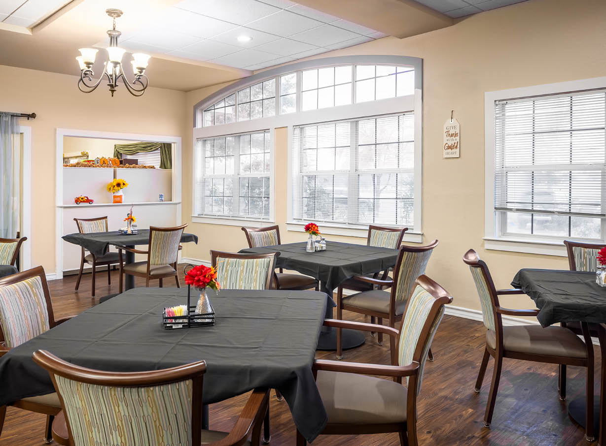 Good Tree senior living community dining room with oversized windows and plenty of seating