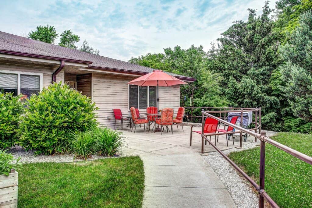 Outside courtyard with a table and chairs at a senior living community located in West Bend, Wisconsin.