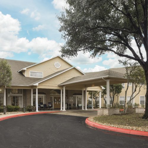 Front entrance to The Waterford at Thousand Oaks senior living community with a circular driveway in San Antonio, Texas
