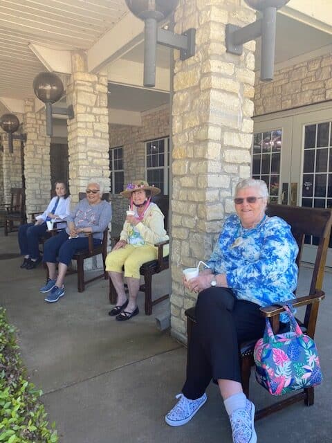 Group of seniors outside smiling at Good Tree senior living in Stephenville, Texas