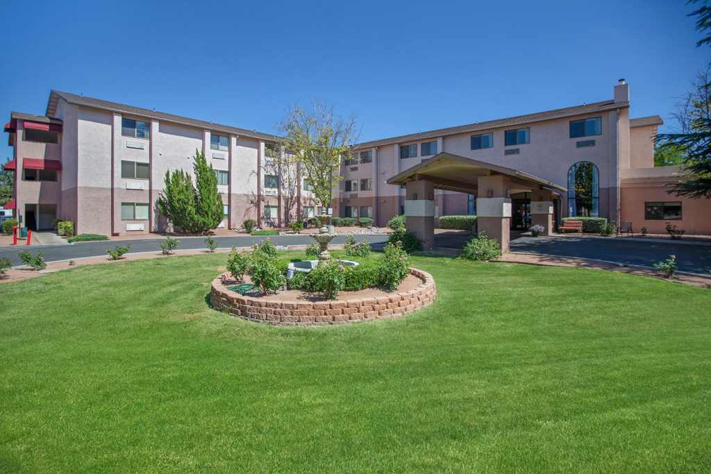 Cottonwood Village_Exterior_Front_01