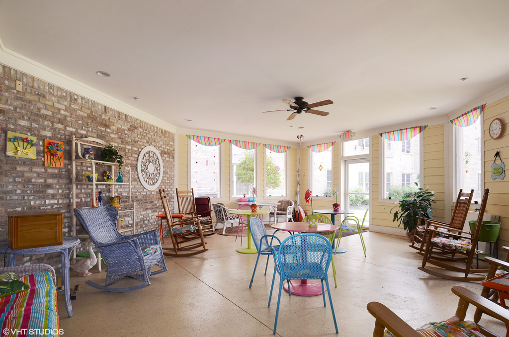 Greenbriar Village_Interior_Sunroom_01