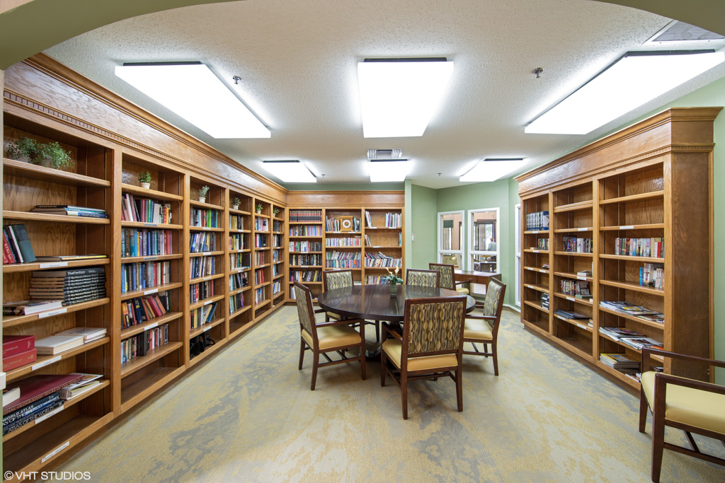 Independence Village of East Lansing_Interior_Library_01