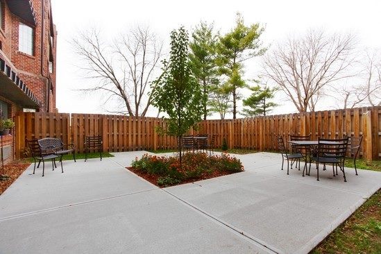 Outdoor courtyard for memory care residents at Crown Pointe senior living