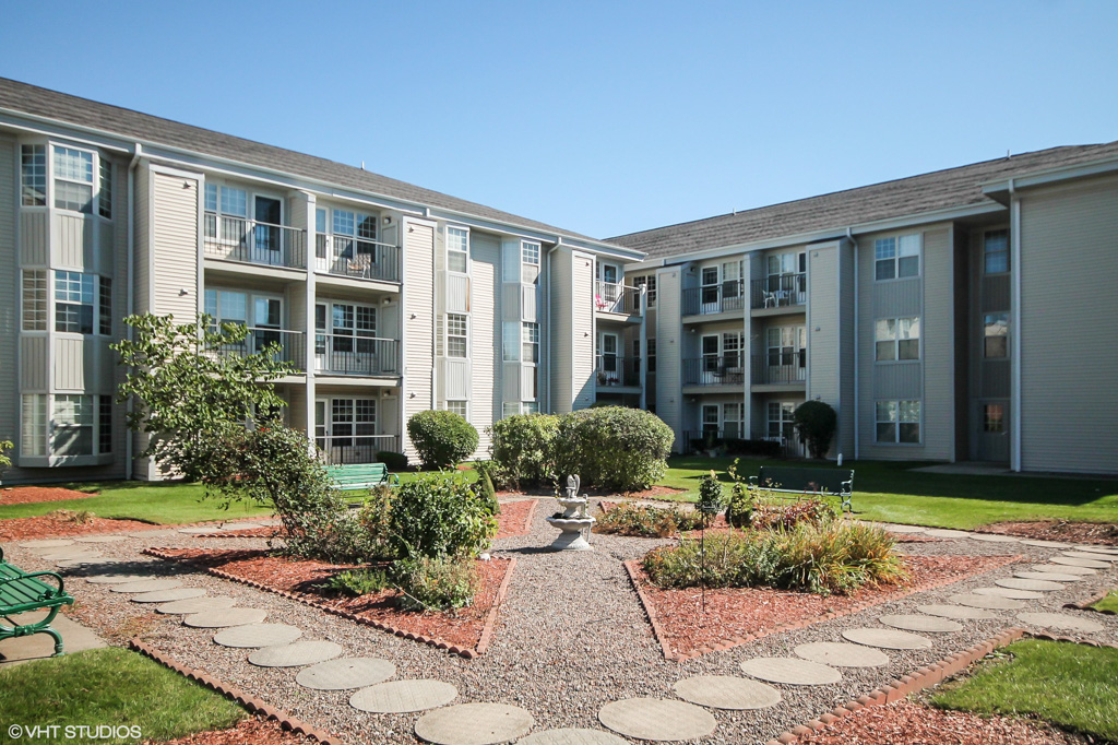 The Amberleigh_Exterior_Courtyard_01