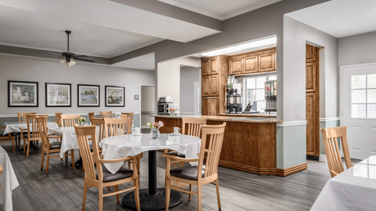 The Remington at Valley Ranch Interior Dining 01