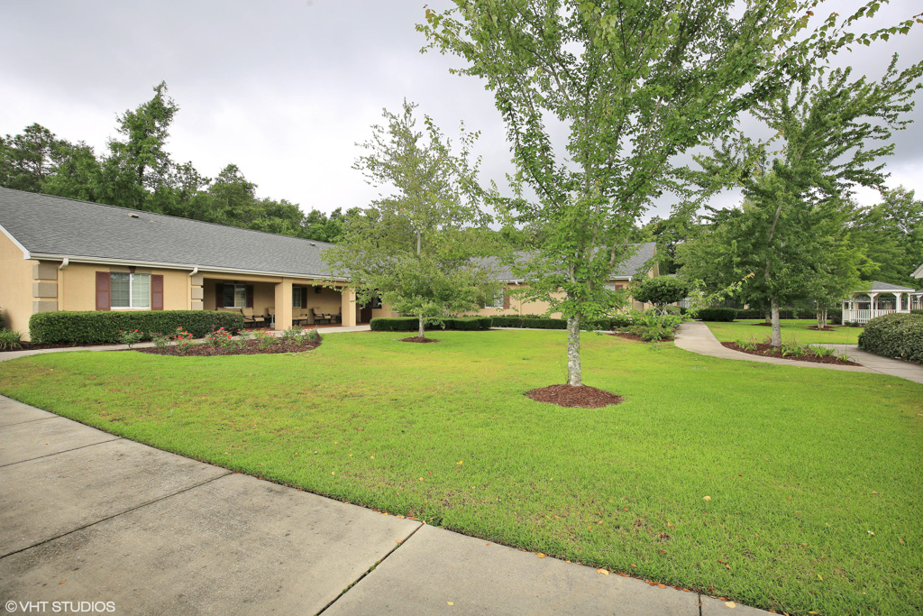 The Waterford at Creekside_Exterior_Courtyard_01