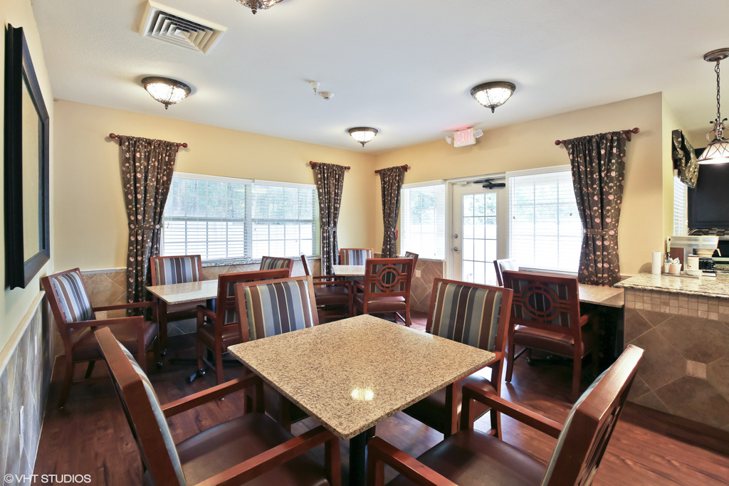 The Waterford at Creekside_Interior_Dining_01