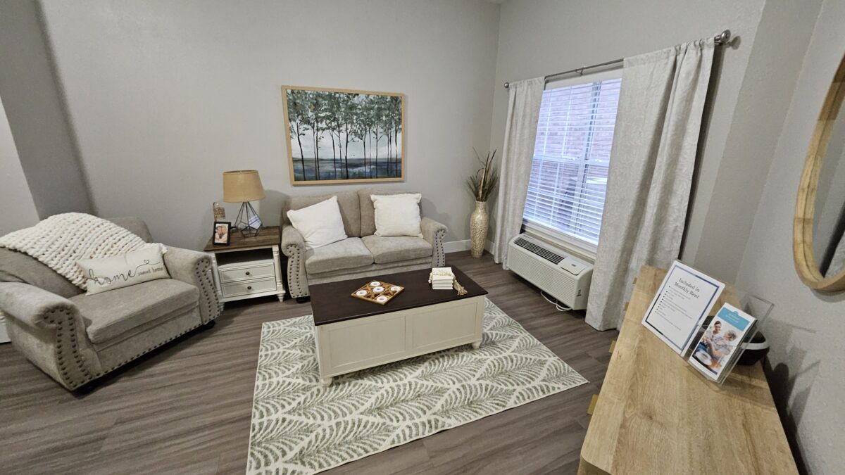 The Waterford at Fort Worth Apartment 02