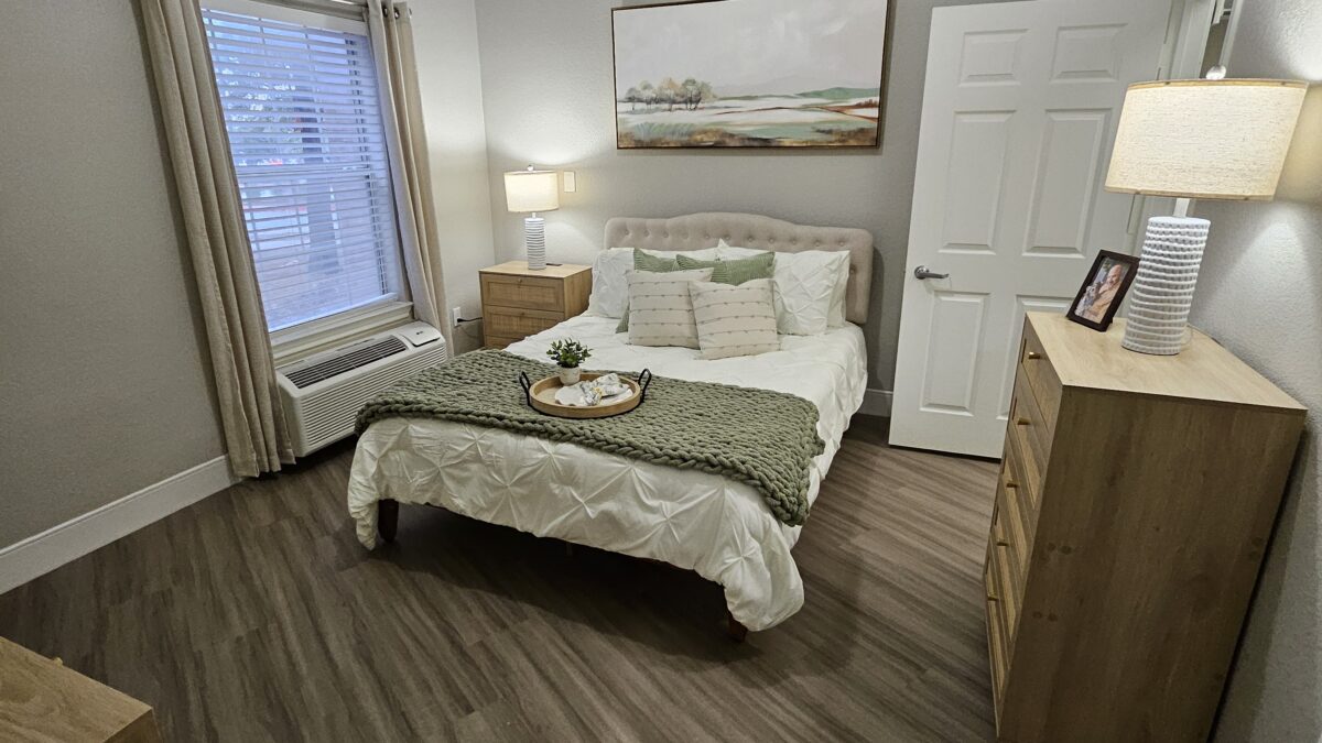 The Waterford at Fort Worth Apartment 03