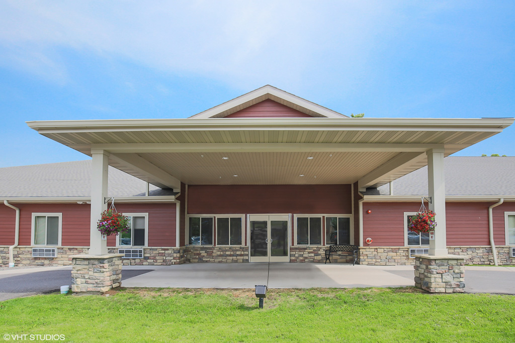 The Waterford at Park Falls_Exterior_Front_01