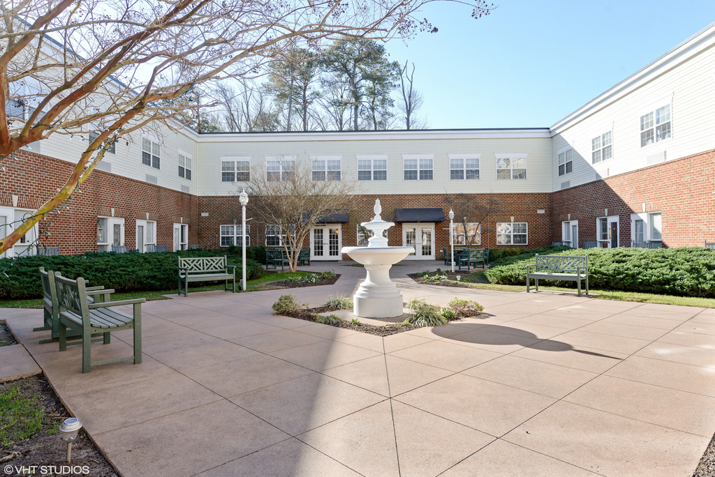 The Waterford at Virginia-Beach_Exterior_Courtyard_01