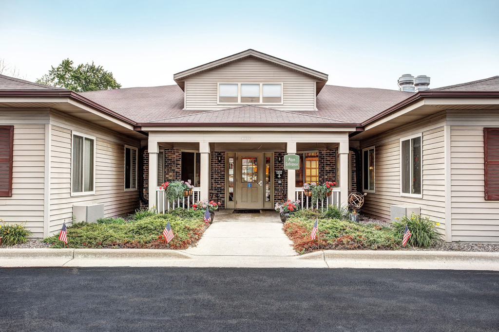 The Waterford at West Bend_Exterior_Front_01