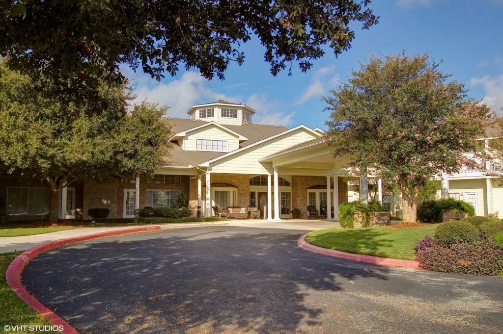 The Waterford on Huebner_Exterior_Front_01