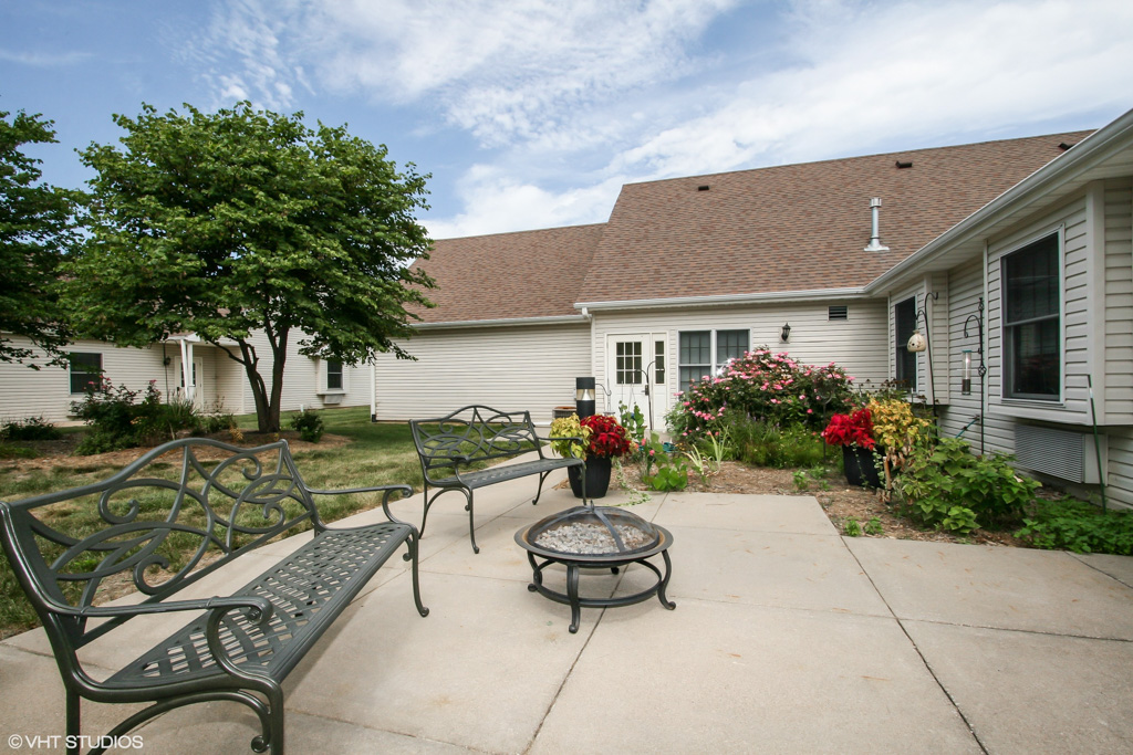 Vintage Gardens_Exterior_Courtyard_01