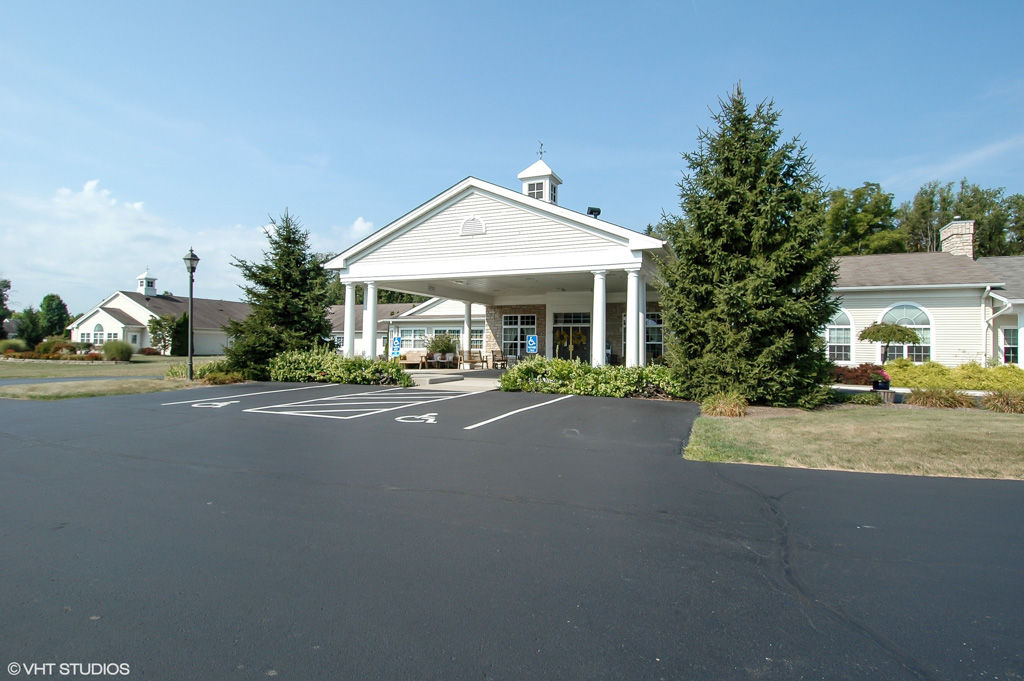 Whispering Pines Village_Exterior_Front_01