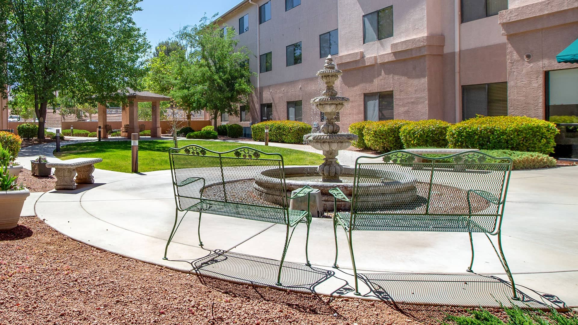 Exterior courtyard of Cottonwood Village, Independent Living, Assisted Living, and Memory Care in Cottonwood, Arizona