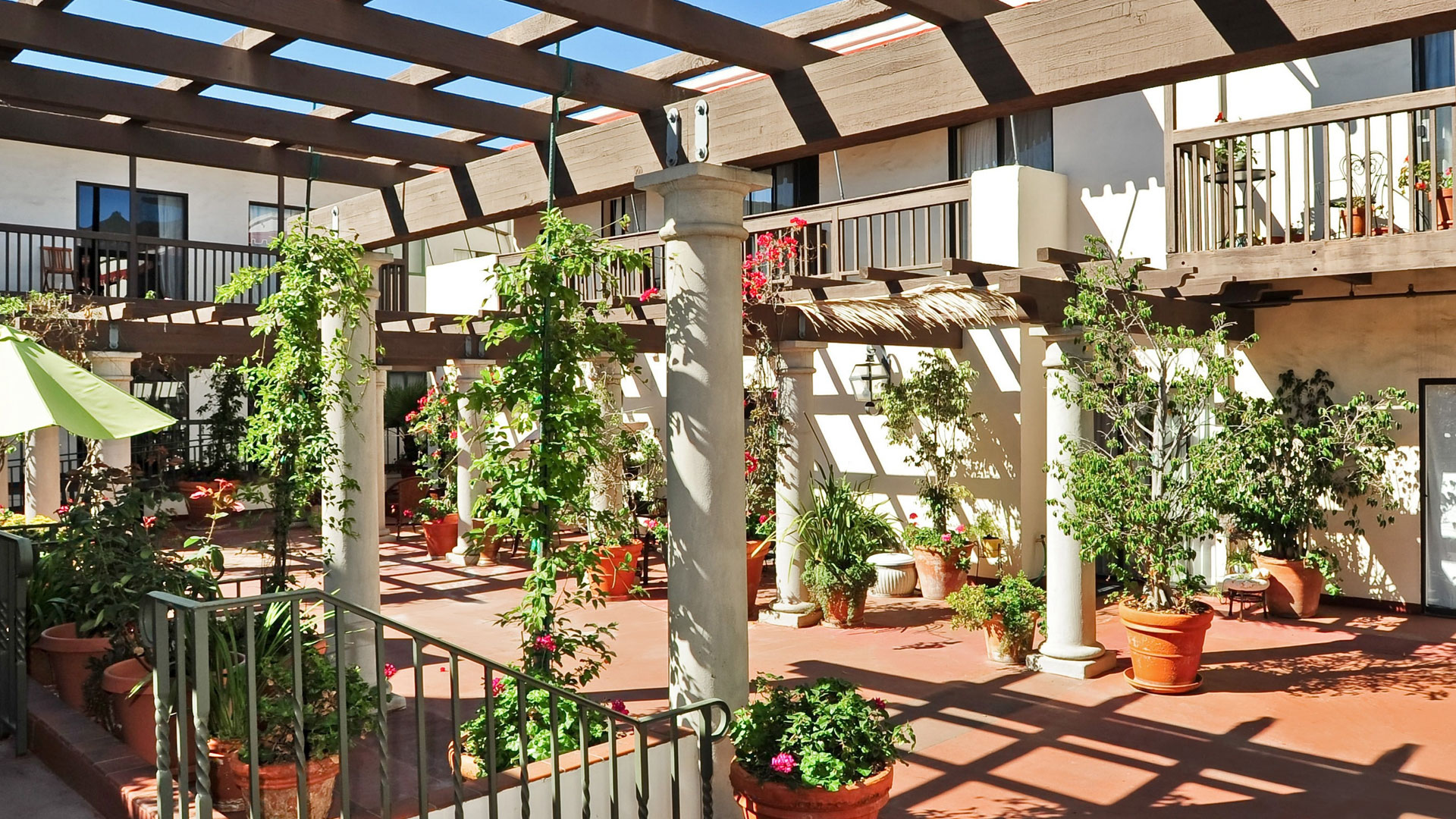 Garden Court at Villa Santa Barbara – Senior Living in Santa Barbara, CA