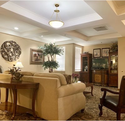 Lounge area with big-screen TV, comfortable seating and tasteful decorations in Arlington, Texas.