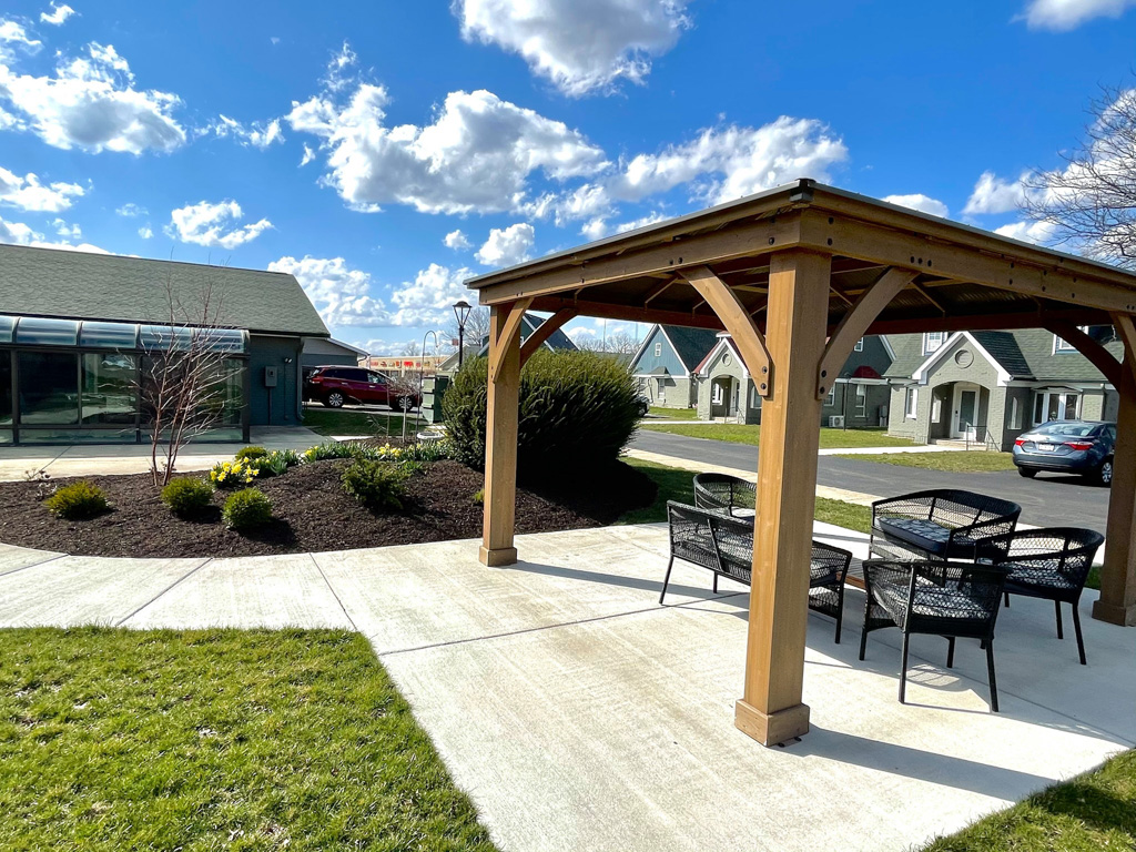 The Oaks at Brownsburg_Exterior_Courtyard_01
