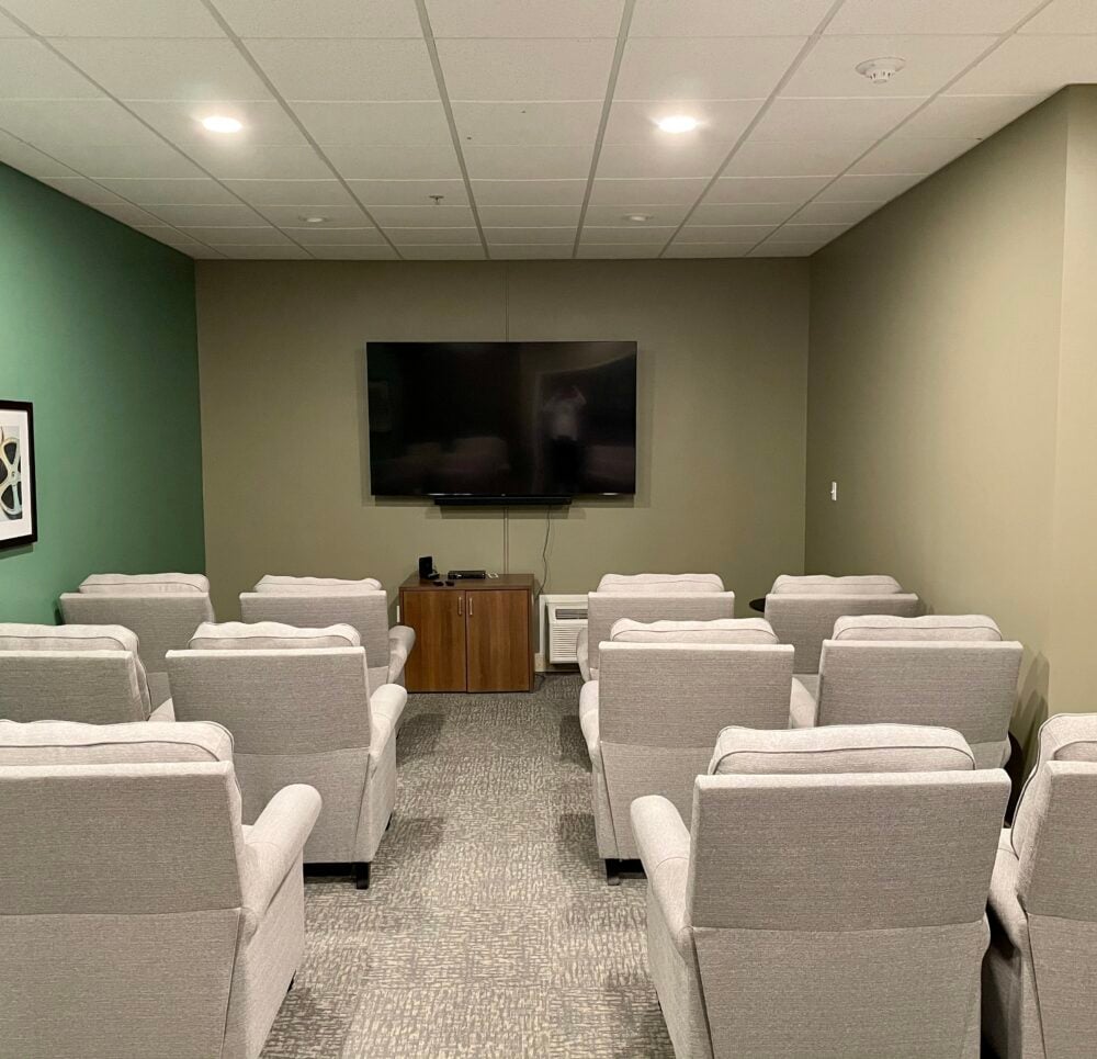 movie theatre seating for seniors living at oaks at plainfield