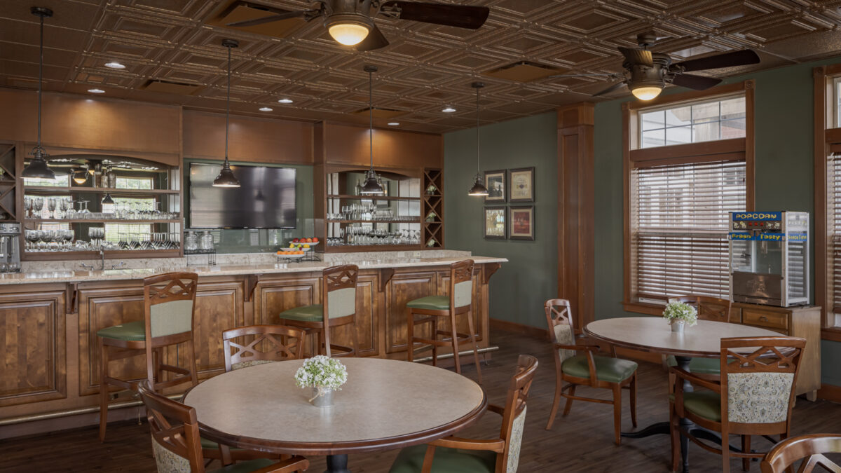 Summit Corners Interior Bar 01