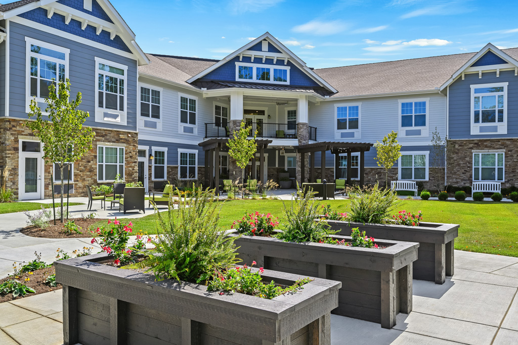 The Ashton at Anderson_Exterior_Courtyard_03