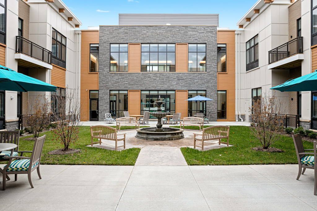The Ashton at Mayfield Heights_Exterior_Courtyard_01