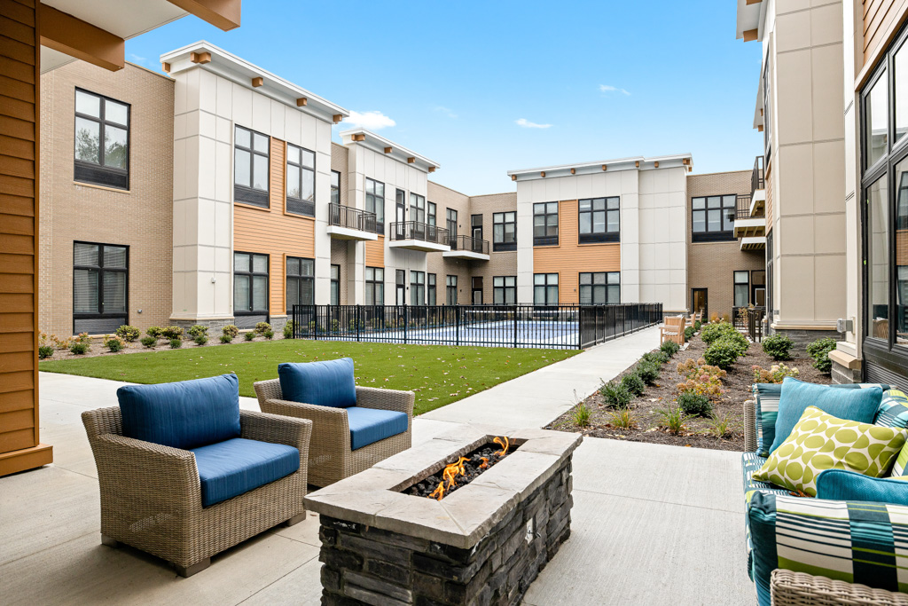 The Ashton at Mayfield Heights_Exterior_Courtyard_04