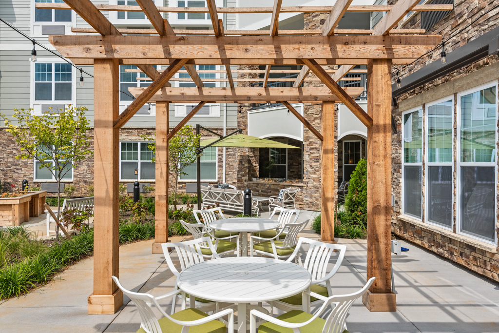 The Ashton on Dorsey_Exterior_Courtyard_02