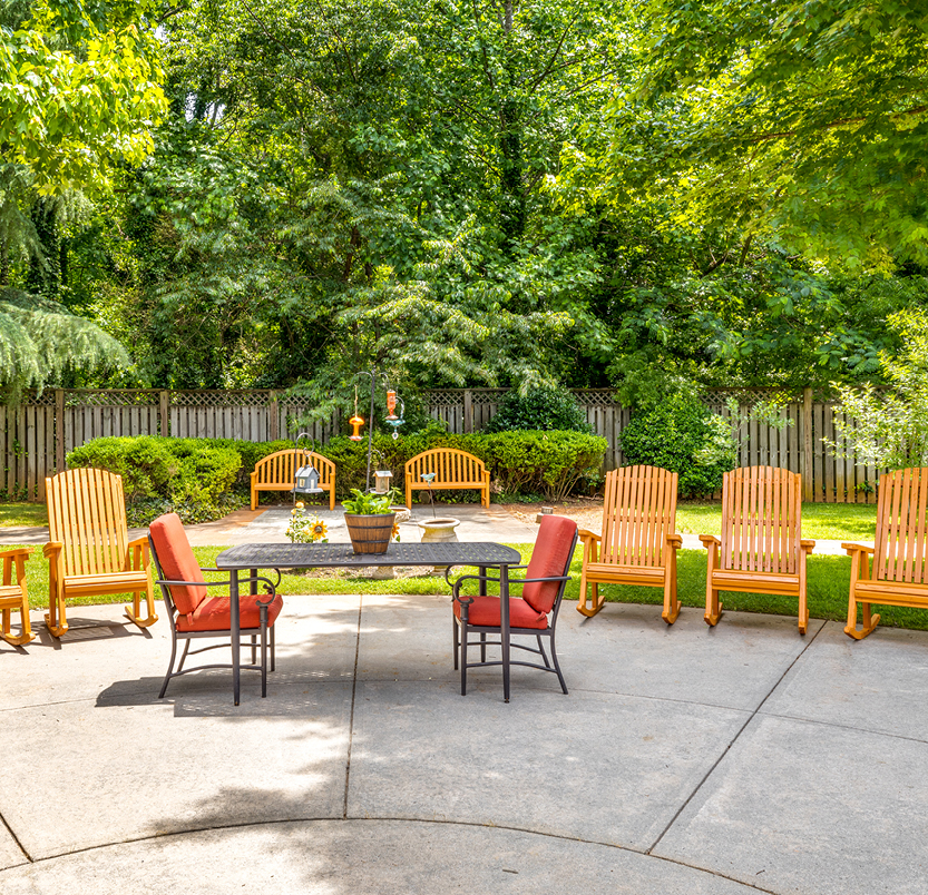 The Waterford at Decatur courtyard