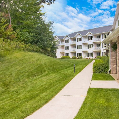 Oakwood Hills courtyard