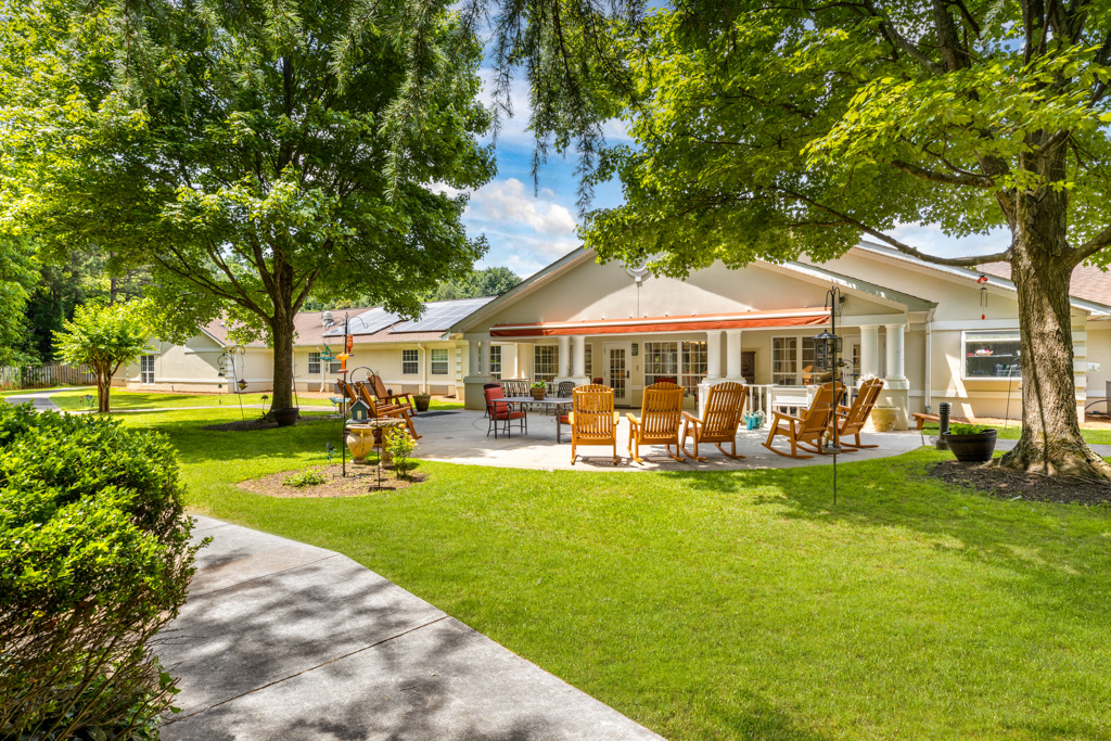 The Waterford at Decatur_Exterior_Patio_09