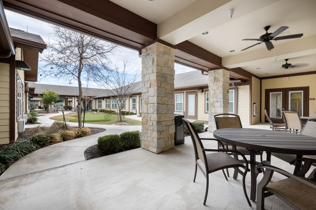 The Waterford at Westover Hills_Exterior_Courtyard_01