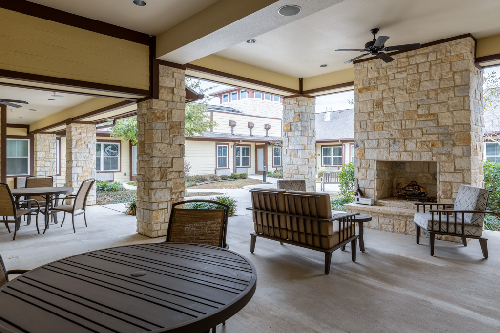 The Waterford at Westover Hills_Exterior_Courtyard_05