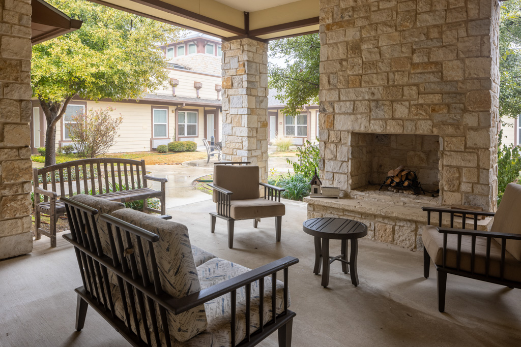 The Waterford at Westover Hills_Exterior_Courtyard_07