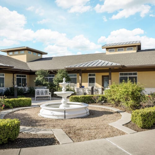 The Waterford at Round Rock courtyard