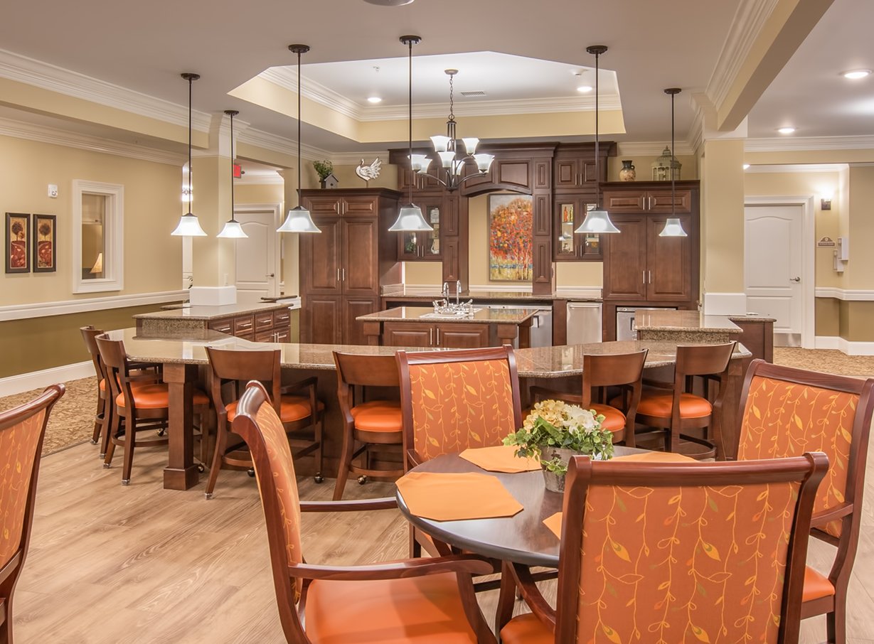 The Addison of Port Orange dining area includes a bar along with tables and chairs