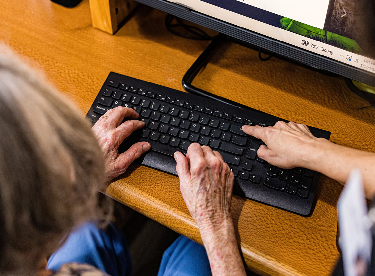 Senior living blog. A Senior woman is on a computer reading blogs.